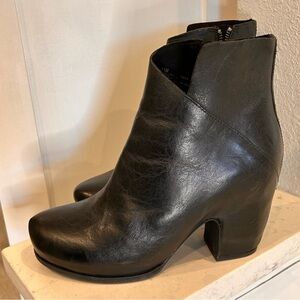 KORK-EASE The Original Seeley Size 7 1/2 Black ankle bootie boot side zip